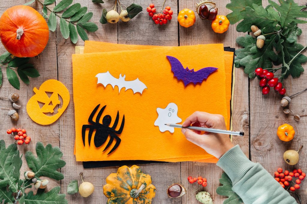 Making of DIY Halloween felt ornaments, handmade crafts for Halloween